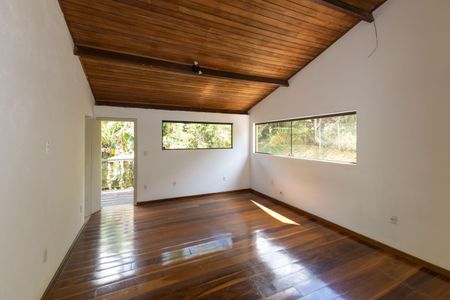 Casa de condomínio à venda com 250m², 4 quartos e 6 vagasSuíte 2