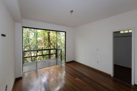 Casa de condomínio à venda com 250m², 4 quartos e 6 vagasSuíte 1