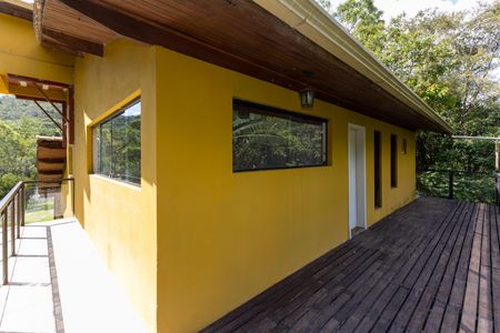 Casa de condomínio à venda com 250m², 4 quartos e 6 vagasVaranda 