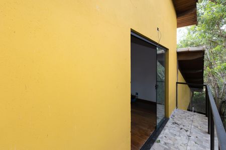 Casa de condomínio à venda com 250m², 4 quartos e 6 vagasVaranda 