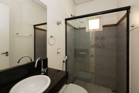 Casa de condomínio à venda com 250m², 4 quartos e 6 vagasBanheiro 1
