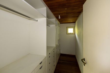 Casa de condomínio à venda com 250m², 4 quartos e 6 vagasCloset da suíte 3