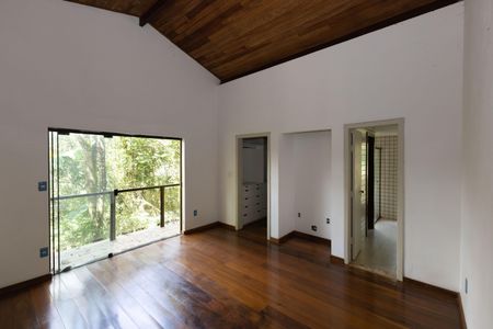 Casa de condomínio à venda com 250m², 4 quartos e 6 vagasSuíte 3