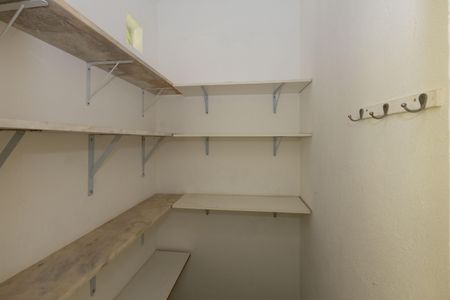 Casa de condomínio à venda com 250m², 4 quartos e 6 vagasDispensa