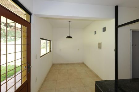 Casa de condomínio à venda com 250m², 4 quartos e 6 vagasÁrea de Serviço