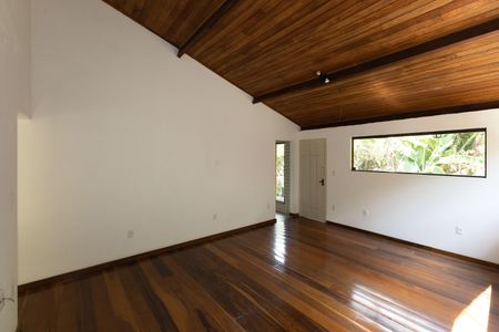 Casa de condomínio à venda com 250m², 4 quartos e 6 vagasSuíte 2