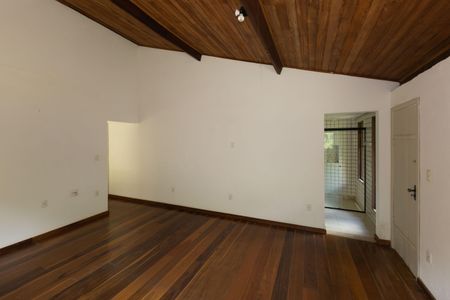 Casa de condomínio à venda com 250m², 4 quartos e 6 vagasSuíte 2