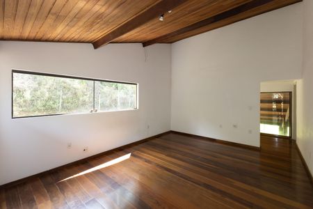 Casa de condomínio à venda com 250m², 4 quartos e 6 vagasSuíte 2