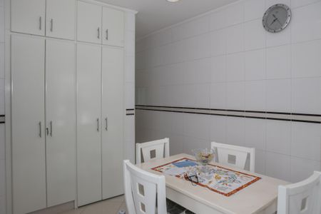 Casa à venda com 477m², 4 quartos e 4 vagas Casa à venda com 477m², 4 quartos e 4 vagasCozinha