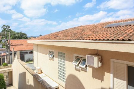 Casa à venda com 477m², 4 quartos e 4 vagas Casa à venda com 477m², 4 quartos e 4 vagasVista da Suíte 2