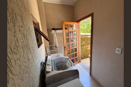 Casa à venda com 150m², 3 quartos e 2 vagas Casa à venda com 150m², 3 quartos e 2 vagasLavanderia