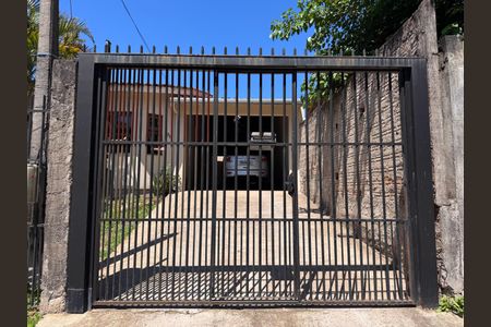 Casa à venda com 150m², 3 quartos e 2 vagas Casa à venda com 150m², 3 quartos e 2 vagasFACHADA