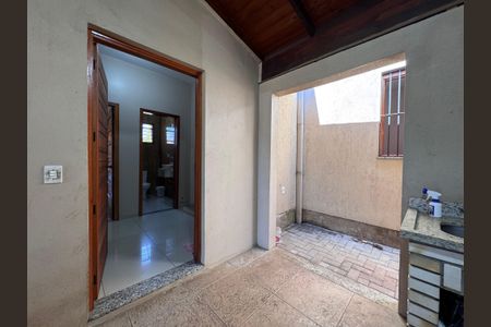 Casa à venda com 150m², 3 quartos e 2 vagas Casa à venda com 150m², 3 quartos e 2 vagasÁrea comum