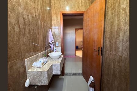 Casa à venda com 150m², 3 quartos e 2 vagas Casa à venda com 150m², 3 quartos e 2 vagasBanheiro 3