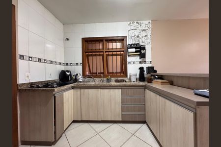 Casa à venda com 150m², 3 quartos e 2 vagas Casa à venda com 150m², 3 quartos e 2 vagasCozinha