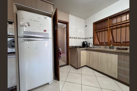 Casa à venda com 150m², 3 quartos e 2 vagas Casa à venda com 150m², 3 quartos e 2 vagasCozinha