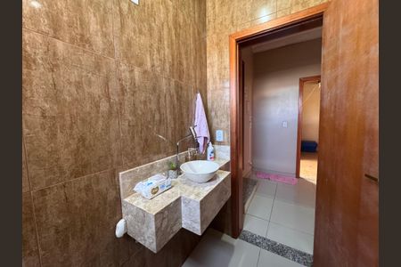 Casa à venda com 150m², 3 quartos e 2 vagas Casa à venda com 150m², 3 quartos e 2 vagasBanheiro 3