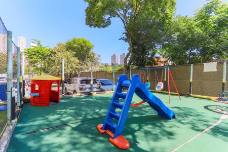 Apartamento para alugar com 57m², 2 quartos e 1 vaga Apartamento para alugar com 57m², 2 quartos e 1 vagaÁrea comum - Playground