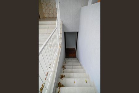 Casa para alugar com 332m², 4 quartos e 4 vagas Casa para alugar com 332m², 4 quartos e 4 vagasEscada para Depósitos