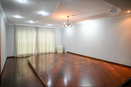 Casa para alugar com 332m², 4 quartos e 4 vagas Casa para alugar com 332m², 4 quartos e 4 vagasSala de Jantar