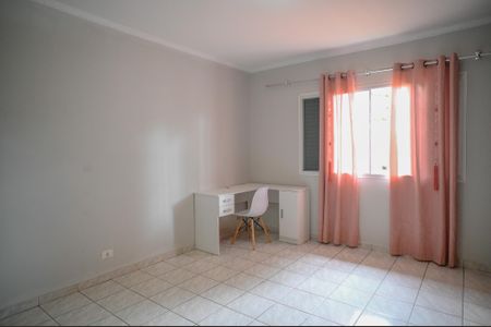 Casa para alugar com 332m², 4 quartos e 4 vagas Casa para alugar com 332m², 4 quartos e 4 vagasQuarto 1