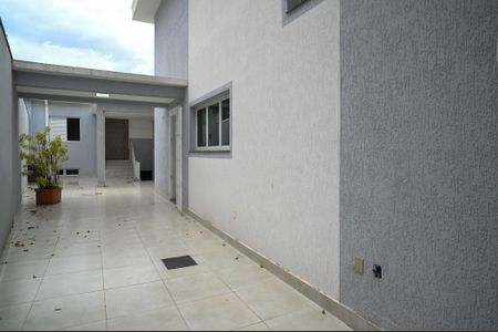 Casa para alugar com 332m², 4 quartos e 4 vagas Casa para alugar com 332m², 4 quartos e 4 vagasQuintal