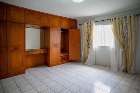 Casa para alugar com 332m², 4 quartos e 4 vagas Casa para alugar com 332m², 4 quartos e 4 vagasQuarto 3 - suite