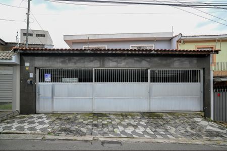 Casa para alugar com 332m², 4 quartos e 4 vagas Casa para alugar com 332m², 4 quartos e 4 vagasFachada