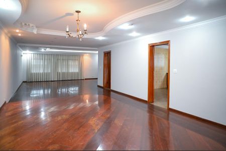 Casa para alugar com 332m², 4 quartos e 4 vagas Casa para alugar com 332m², 4 quartos e 4 vagasSala de Jantar