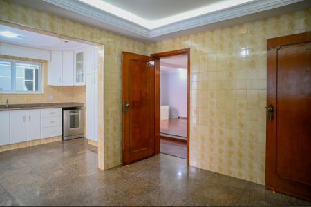 Casa para alugar com 332m², 4 quartos e 4 vagas Casa para alugar com 332m², 4 quartos e 4 vagasCopa