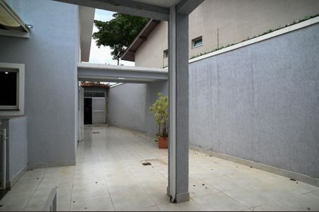 Casa para alugar com 332m², 4 quartos e 4 vagas Casa para alugar com 332m², 4 quartos e 4 vagasQuintal