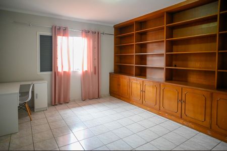 Casa para alugar com 332m², 4 quartos e 4 vagas Casa para alugar com 332m², 4 quartos e 4 vagasQuarto 1