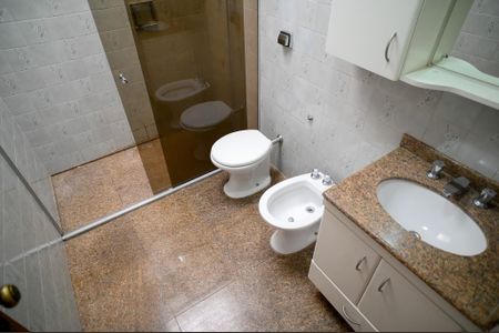 Casa para alugar com 332m², 4 quartos e 4 vagas Casa para alugar com 332m², 4 quartos e 4 vagasBanheiro Quarto 3 - suite