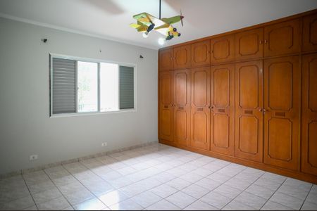 Casa para alugar com 332m², 4 quartos e 4 vagas Casa para alugar com 332m², 4 quartos e 4 vagasQuarto 2 - suite