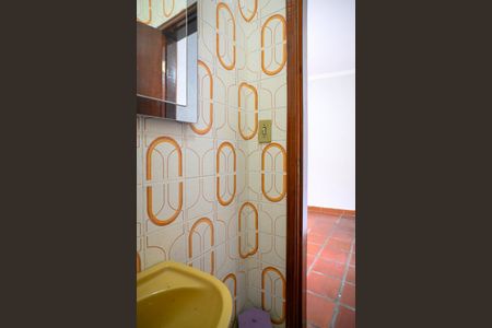 Casa para alugar com 332m², 4 quartos e 4 vagas Casa para alugar com 332m², 4 quartos e 4 vagasBanheiro de Serviços