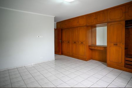 Casa para alugar com 332m², 4 quartos e 4 vagas Casa para alugar com 332m², 4 quartos e 4 vagasQuarto 3 - suite