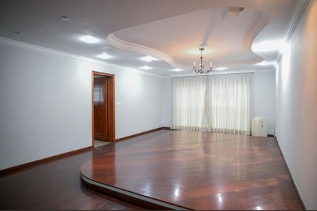 Casa para alugar com 332m², 4 quartos e 4 vagas Casa para alugar com 332m², 4 quartos e 4 vagasSala de Jantar