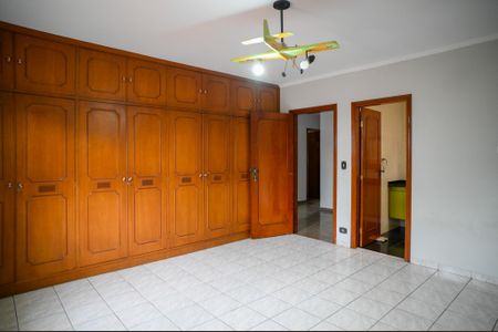 Casa para alugar com 332m², 4 quartos e 4 vagas Casa para alugar com 332m², 4 quartos e 4 vagasQuarto 2 - suite