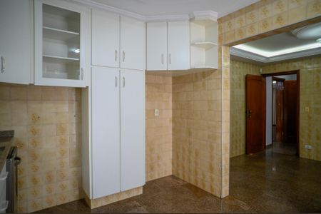Casa para alugar com 332m², 4 quartos e 4 vagas Casa para alugar com 332m², 4 quartos e 4 vagasCozinha