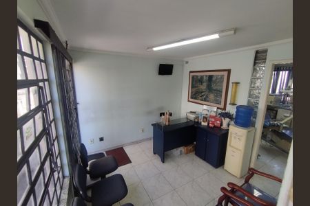 Casa para alugar com 475m², 6 quartos e 7 vagas Casa para alugar com 475m², 6 quartos e 7 vagasQuarto de Cima