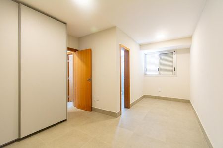 Apartamento para alugar com 157m², 3 quartos e 2 vagas Apartamento para alugar com 157m², 3 quartos e 2 vagasSuíte