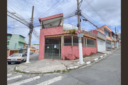 Casa à venda com 120m², 2 quartos e 2 vagas Casa à venda com 120m², 2 quartos e 2 vagasFachada