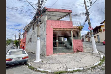 Casa à venda com 120m², 2 quartos e 2 vagas Casa à venda com 120m², 2 quartos e 2 vagasFachada