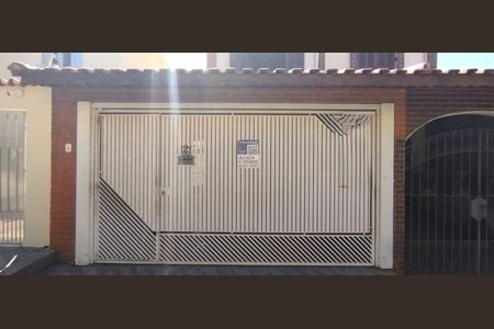 Casa à venda com 113m², 2 quartos e 2 vagas Casa à venda com 113m², 2 quartos e 2 vagasFachada + Placa