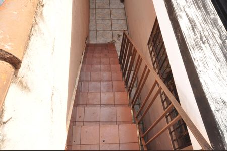 Casa à venda com 93m², 2 quartos e 1 vagaEscada de acesso ao terraço