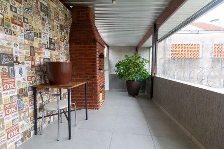Casa à venda com 150m², 3 quartos e 2 vagas Casa à venda com 150m², 3 quartos e 2 vagasVaranda