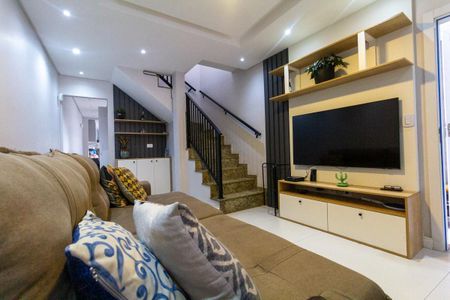 Casa à venda com 150m², 3 quartos e 2 vagas Casa à venda com 150m², 3 quartos e 2 vagasSala