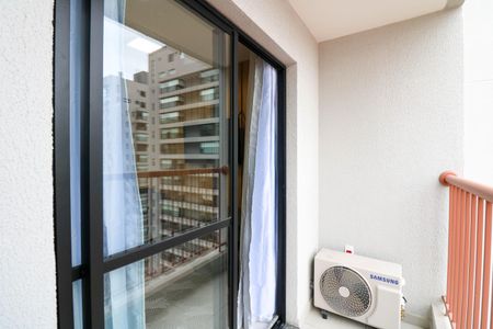 Varanda de kitnet/studio à venda com 1 quarto, 25m² em Jardim das Acacias, São Paulo