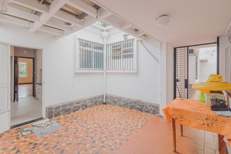 Casa à venda com 232m², 6 quartos e 1 vagaQuintal