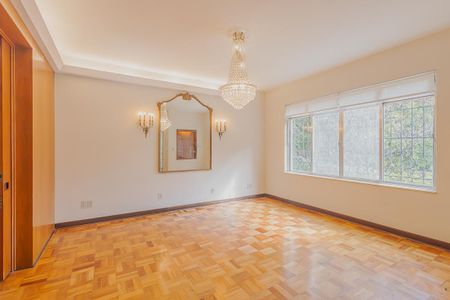 Casa à venda com 232m², 6 quartos e 1 vagaSala